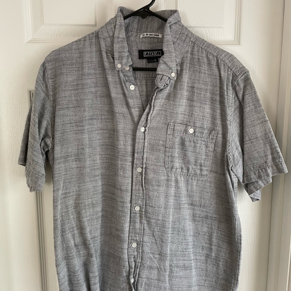 Ezekiel large SS button up.